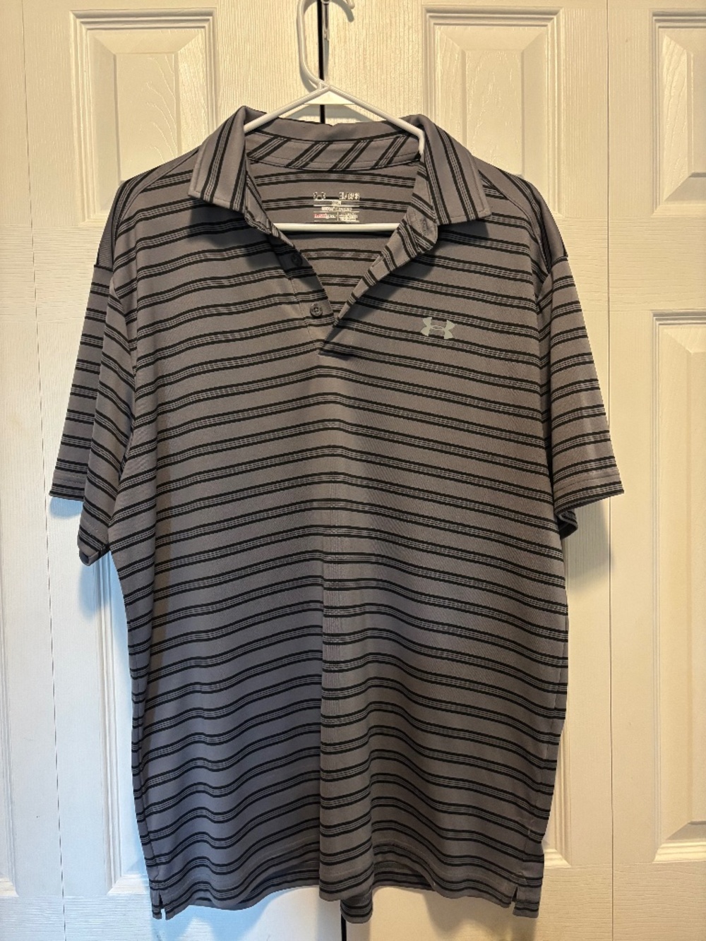 Under Armour HeatGear Men’s XL Loose Fit Gray Black Striped Polo Shirt